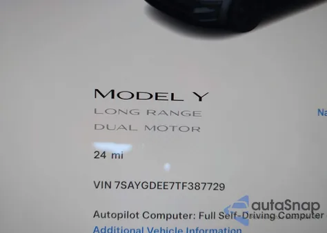 2026 Tesla Model Y Long Range Dual Motor All-Wheel Drive/Long Range Launch Series z USA, uszkodzony, nr VIN 7SAYGDEE7TF387729